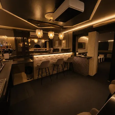X With Private Jacuzzi And Sauna Budapest