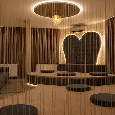 Villa X With Private Jacuzzi And Sauna Budapest