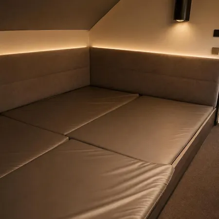 X With Private Jacuzzi And Sauna Budapest