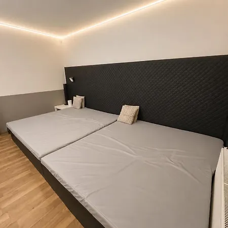 X With Private Jacuzzi And Sauna * Budapest